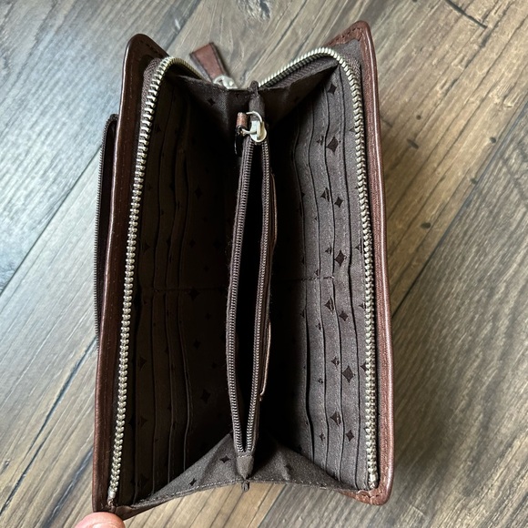 Fossil Leather Zip Around Wallet - Picture 4 of 4